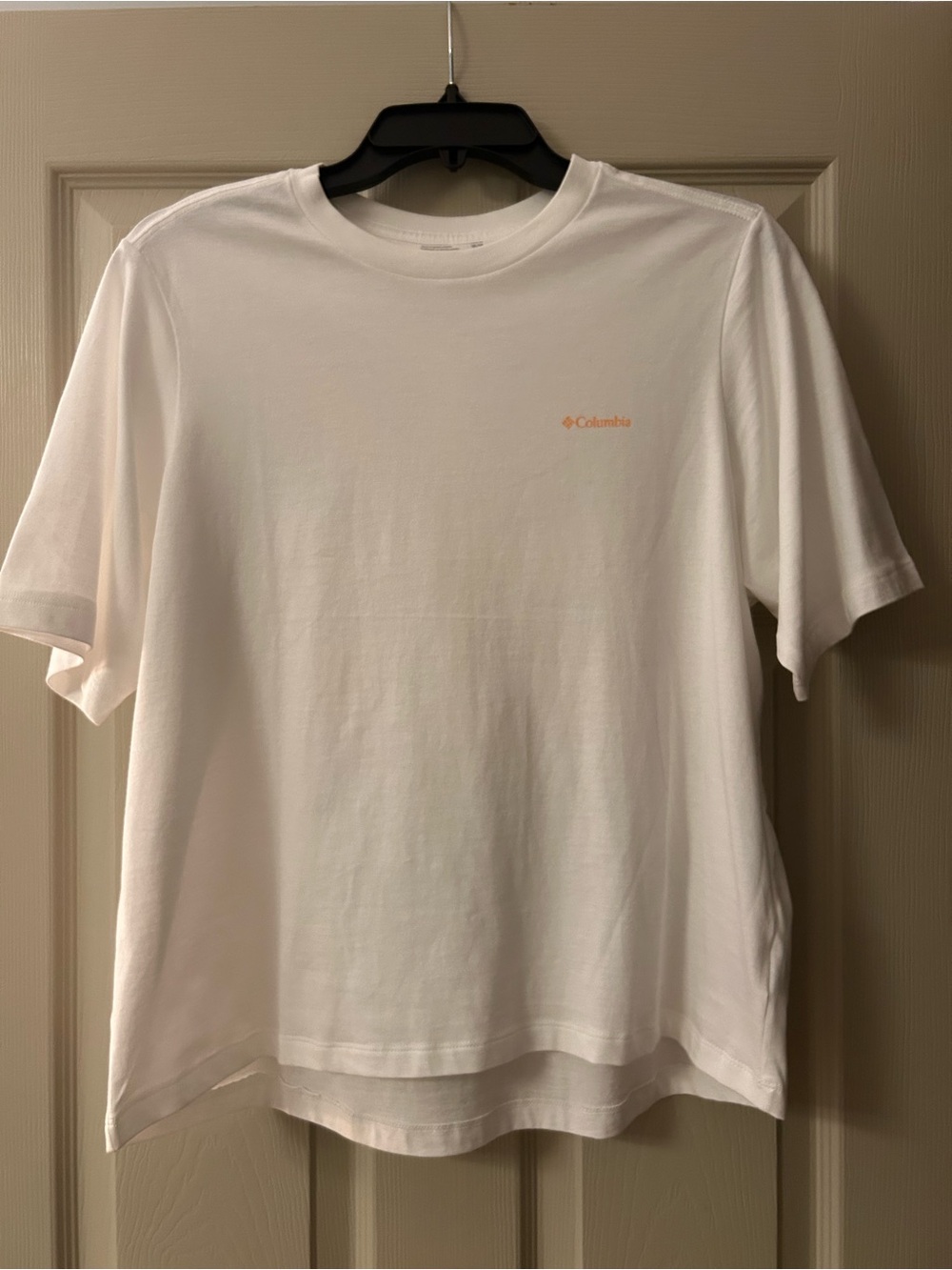 Women’s Columbia White Short Sleeve Tee with sun graphic, new without tags